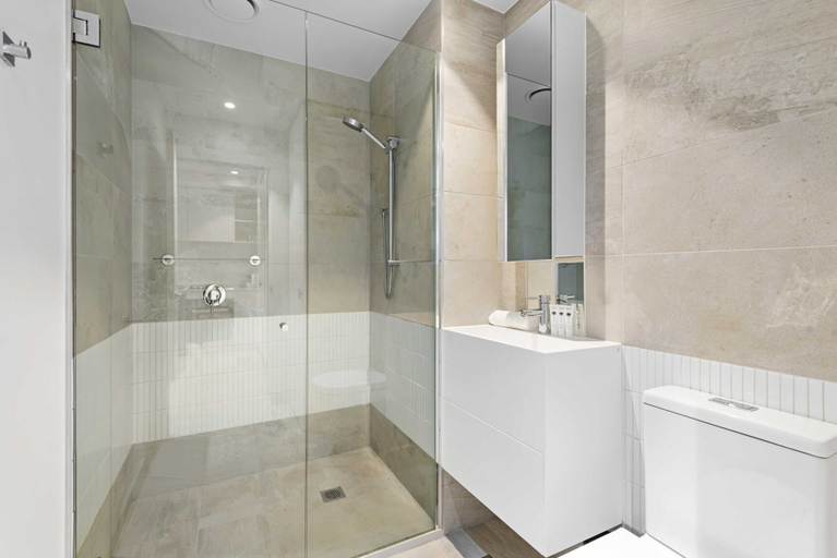 Bathroom, Charming 1-bed Apartment With a Balcony, Melbourne