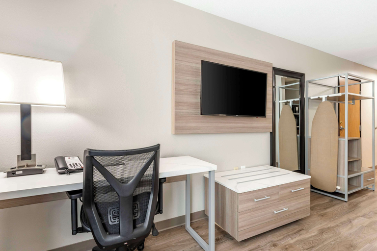 Bedroom 3, Best Western Plus Vineyard Inn, Alameda