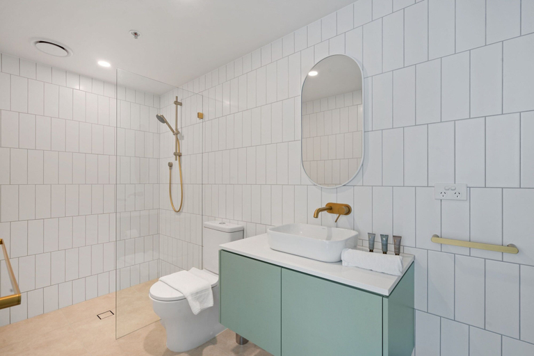 Bathroom, Comfortable 1-bed Retreat With Courtyard & Parking, Canberra