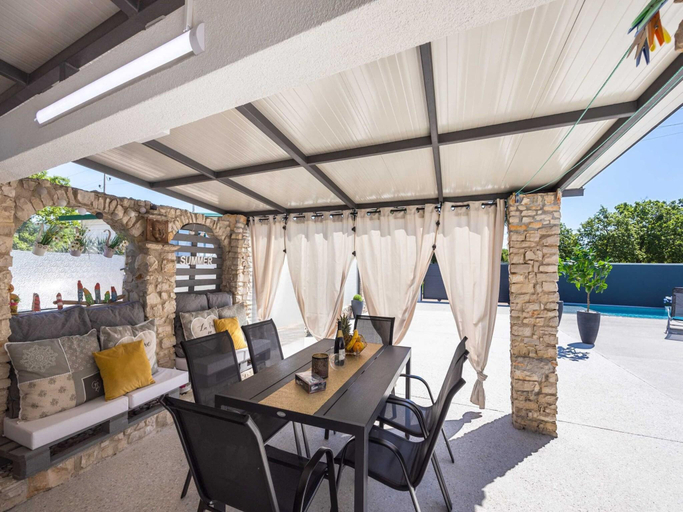 2, Villa in Gajana with heated pool, Vodnjan