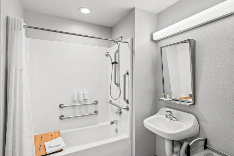 Bathroom 4, Microtel Inn & Suites by Wyndham Searcy, White