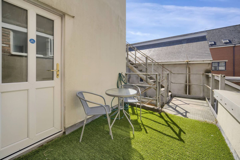 Room 4, Spacious Cardiff Central Fast Wifi Netflix, Cardiff