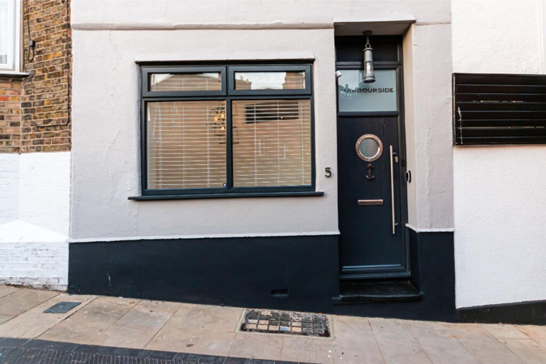 Room 4, Harbourside Roof Terrace sea Views By Adliv, Kent
