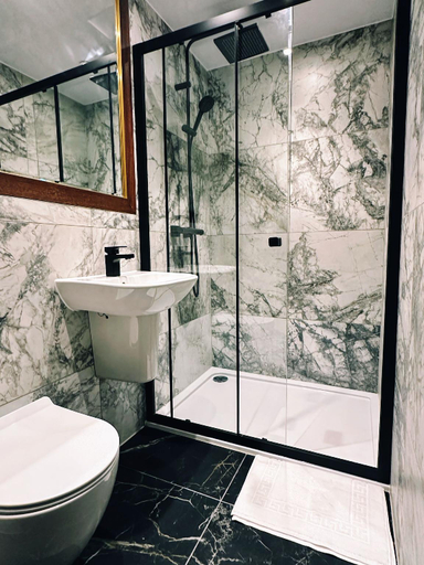 Bathroom 4, The Blair Victoria Hotel, London