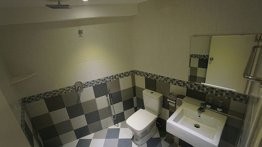 Bathroom 4, Riverine Garden Hotel, Kemaman