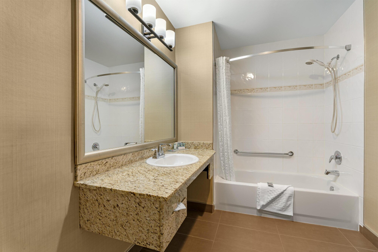 Bathroom 4, Best Western King George Inn & Suites, Greater Vancouver