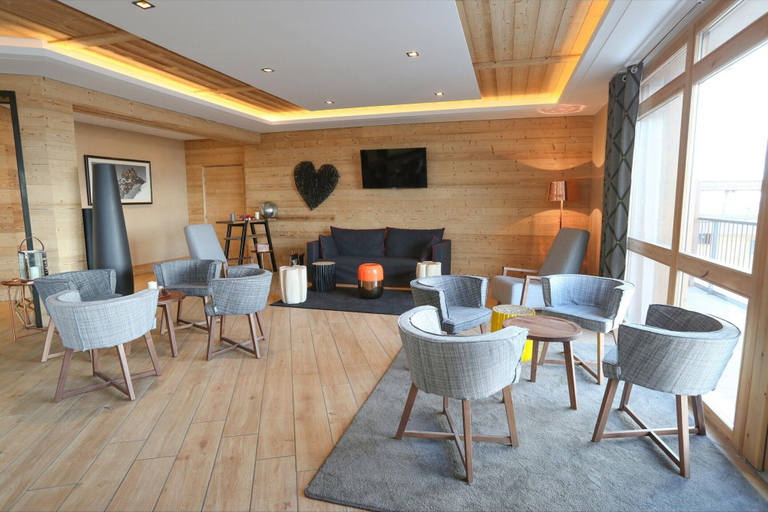 Living room 5, Apartment in Les Menuires With Spa & Ski Access, Savoie