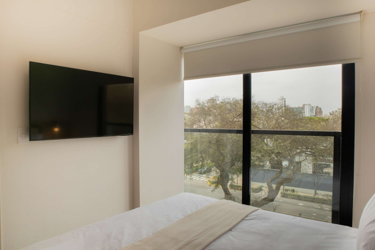 Room 4, w Stylish 2BR With Balcony in San Isidro, Lima