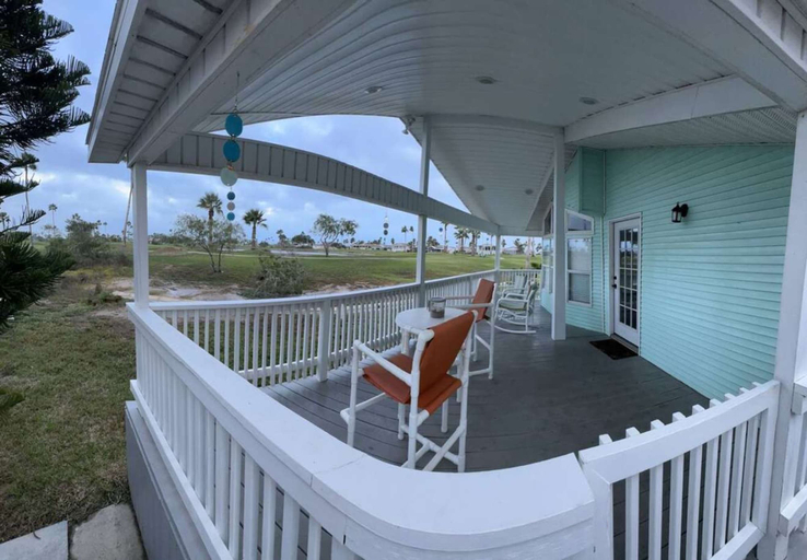 Room 5, Stylish 2BR Waterfront Home w Pool Resort Access, Cameron