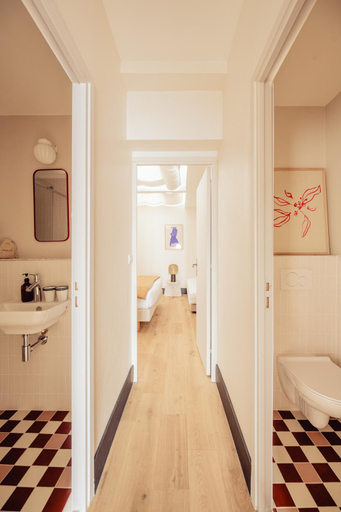 Others 5, Hotel de la Gaite, Paris