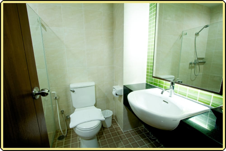 Bathroom 5, Wangchan Riverview, Muang Phitsanulok