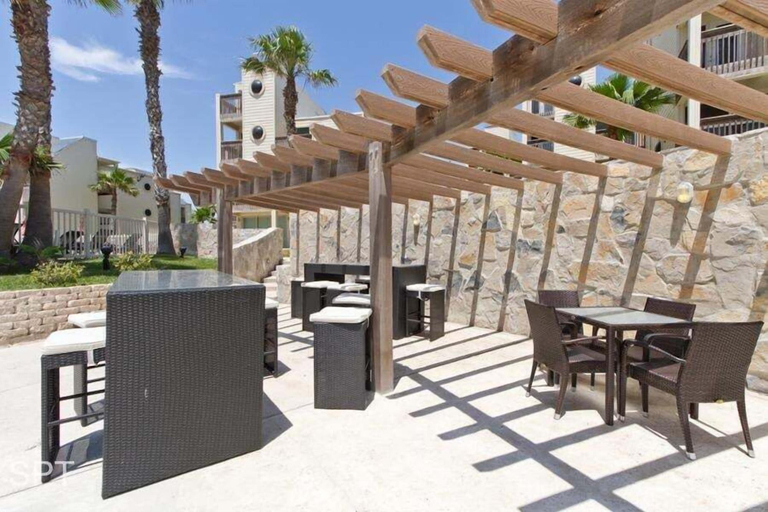Food & Drinks 5, Bahia Mar 478f 2 Bedroom Condo by RedAwning, Cameron