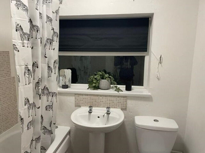 Bathroom 4, Spacious 2BR House With Sofa Bed & Parkin, Swansea