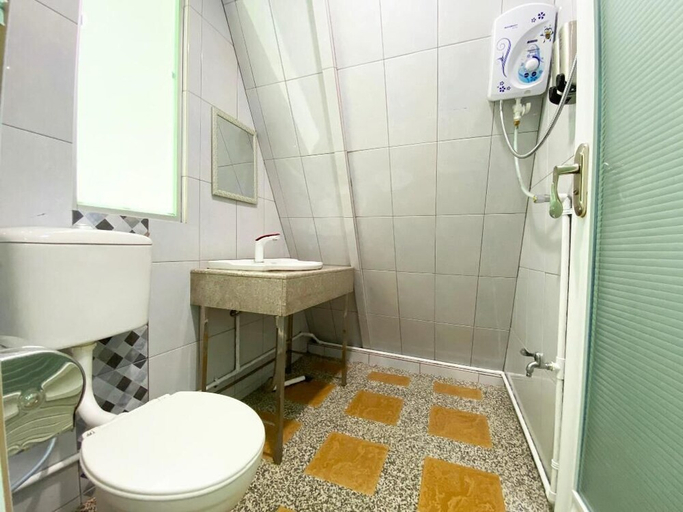 Bathroom 4, Dreamland Beach Holiday, Kudat