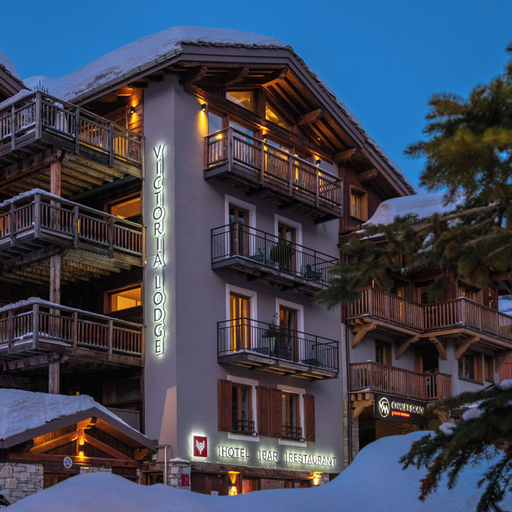 Exterior & Views