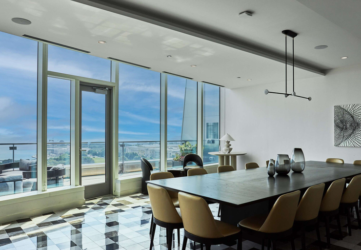 Room 4, Lux 67fl Apt Lake Views Top Residential Sky Deck, Cook