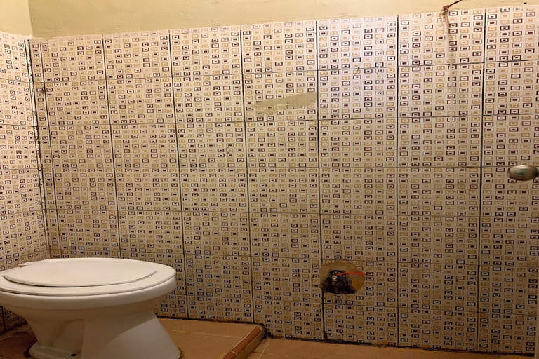Bathroom, Hotel O Athirah Kost Near Permandian Wisata Istana Mappala, Gowa