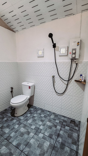Bathroom 3, Kood Life, K. Ko Kut