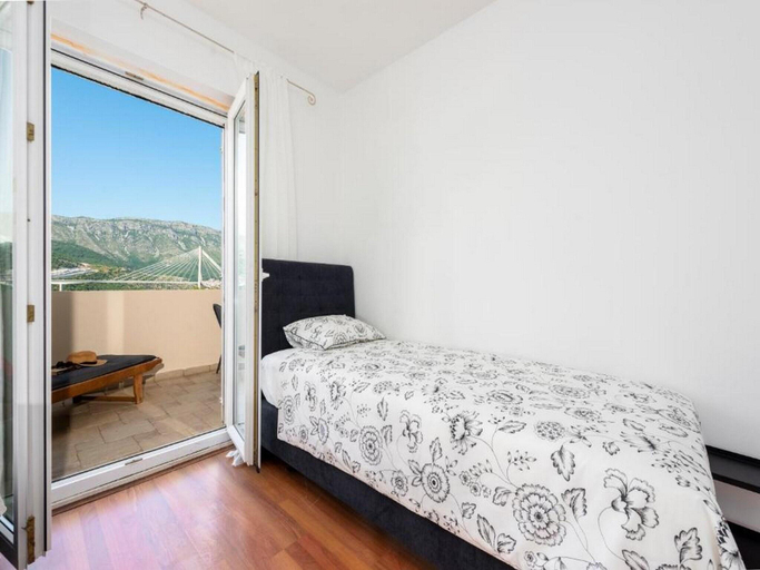 Bedroom 2, Apartments Meri Karla - Two Bedroom Apartment with Balcony and Bridge View, Dubrovnik