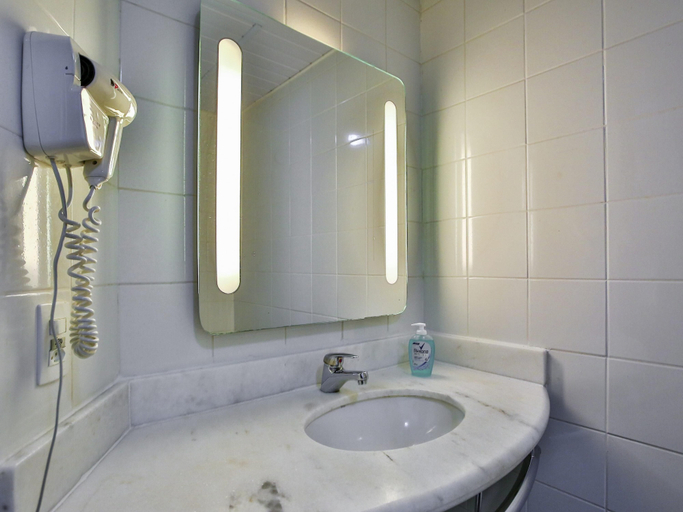 Bathroom 4, Ibis Goiania, Goiania