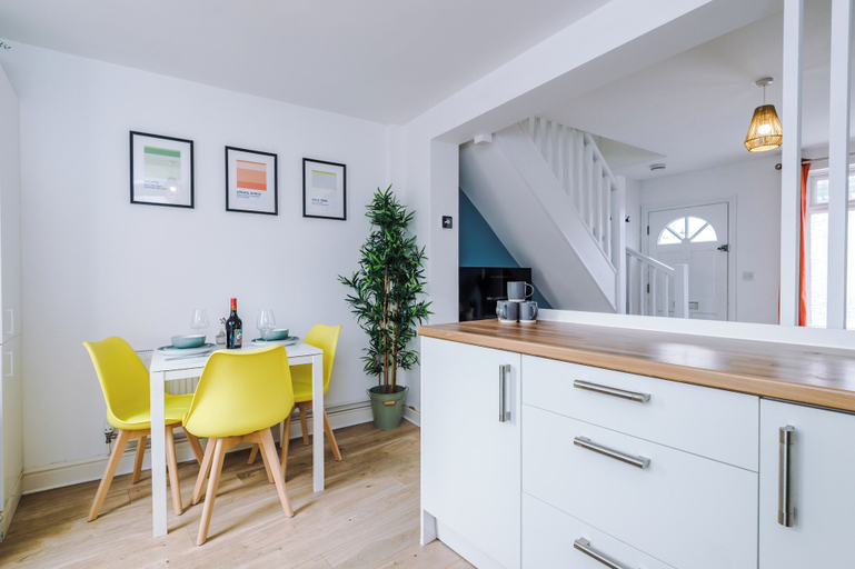In-room dining 3, 20 Spital Walk, Cheshire West and Chester