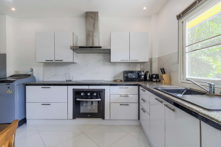 Private kitchen, 3BR Close to Phuket's Best Beaches V245, Pulau Phuket