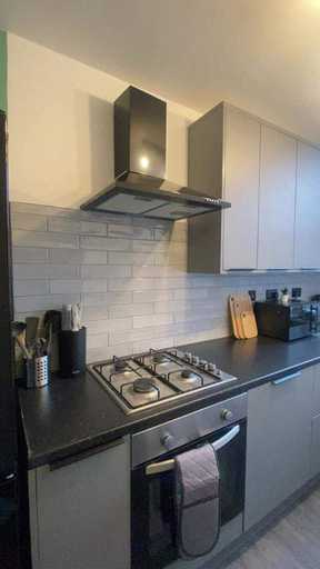 Private kitchen 2, 2 Bed Flat - Sleeps 5 - Parking - Wifi, Leeds