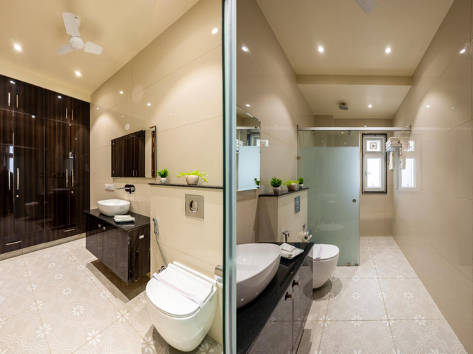 Bathroom 4, Hotel Urban Oasis Near Millennium Metro, Gurgaon