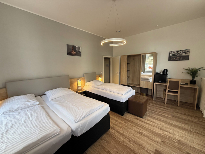 Bedroom 5, Central Hotel Duisburg, Duisburg