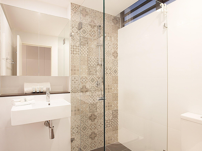 Bathroom 3, Stylish Studio with Balcony near Darling Square, Sydney