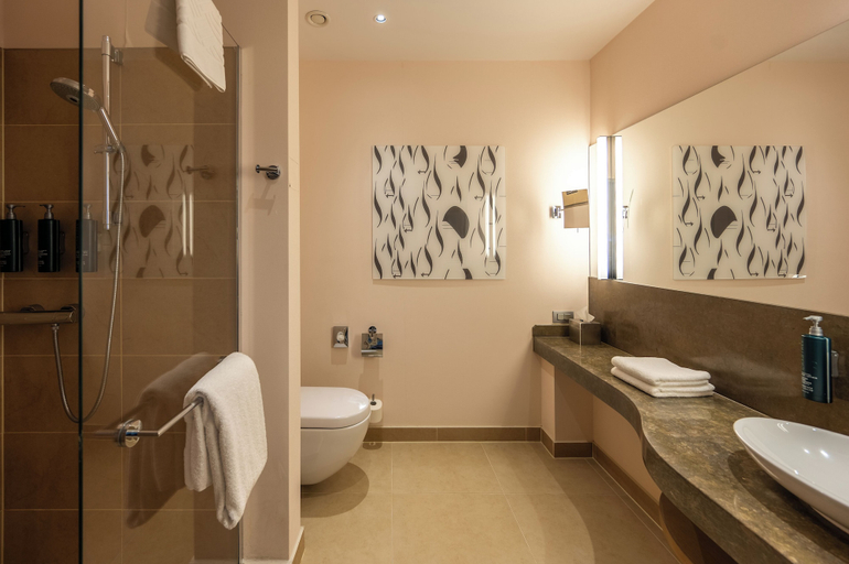 Bathroom 5, DoubleTree by Hilton Hotel Oradea, Oradea