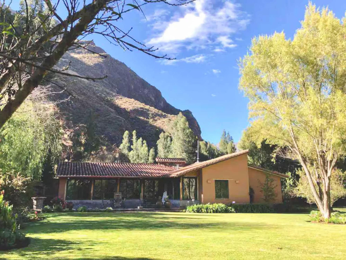 Room 5, w Peaceful 4BR Villa With Nature View, Calca