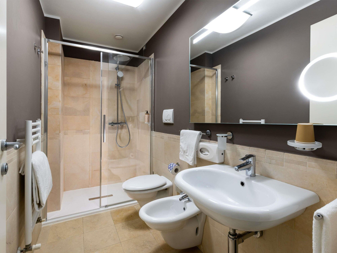 Bathroom 5, Mercure Rimini Lungomare, Rimini