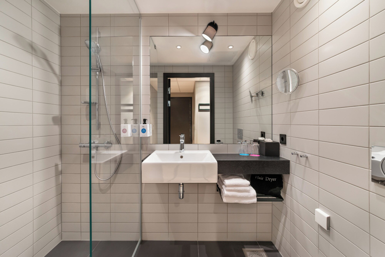 Bathroom 5, Quality Hotel River Station, Drammen