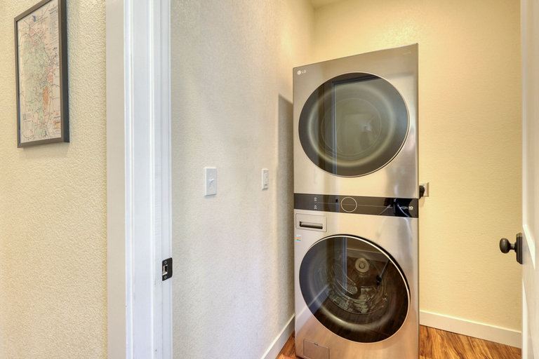 Room 4, Gold Rush Charm Meets Modern Comfort, Pennington