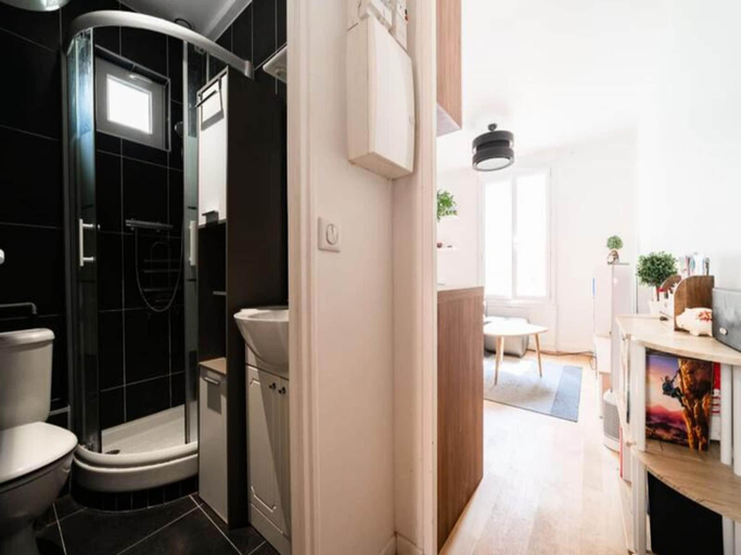 Bathroom 3, Superb Bright Apartment, Paris