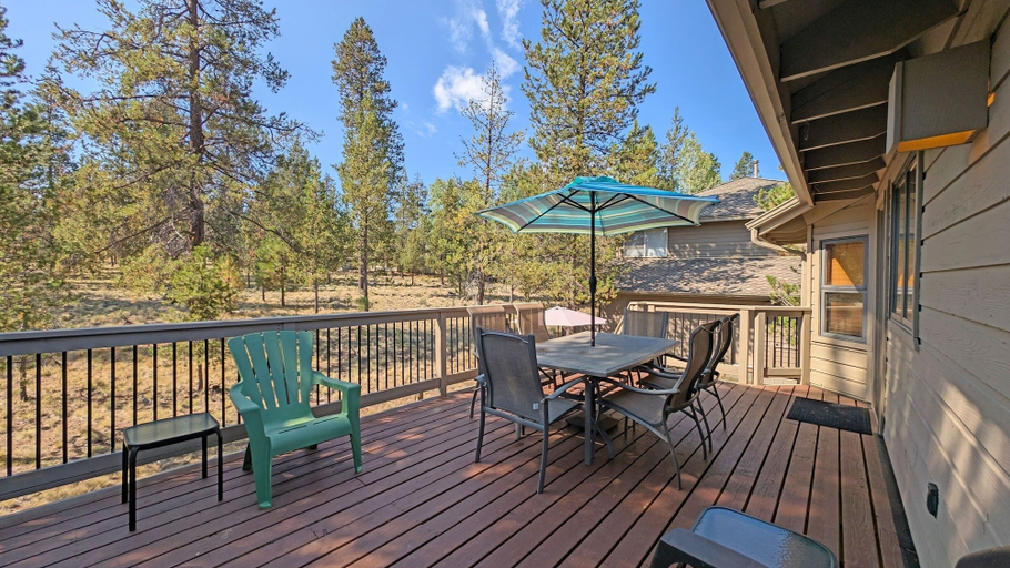 Outdoor dining 3, Tan Oak 2 3 Bedroom Home, Deschutes
