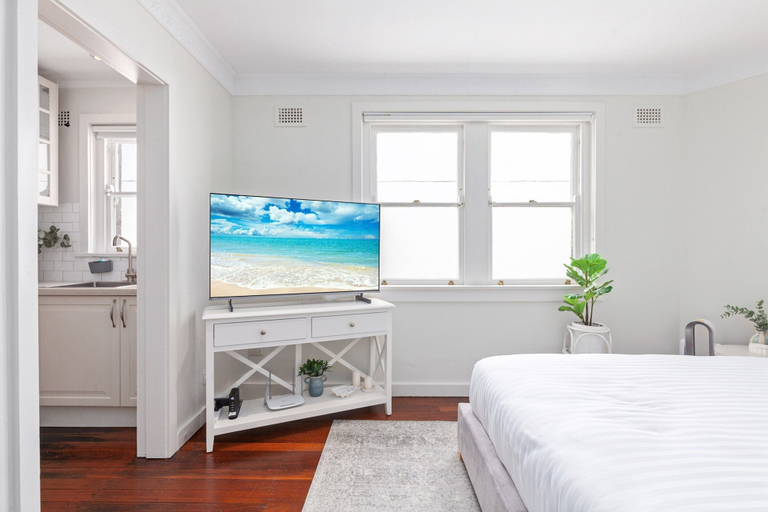 Room 5, Light-filled Studio Near Rushcutters Bay Park, Sydney