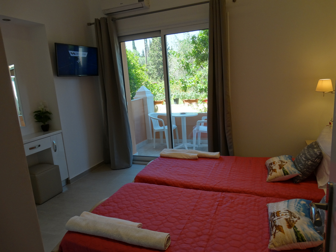 Bedroom 3, Makis Apartments, Ionian Islands