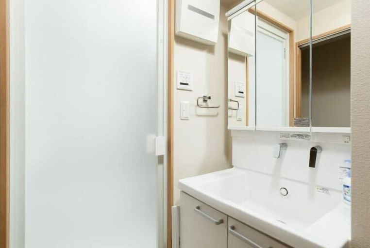 Bathroom 3, toho residence, Osaka