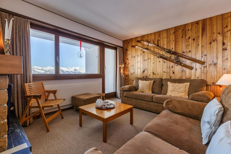 Room 4, 6 Person ski in out Apartment Great Views Garage, Martigny