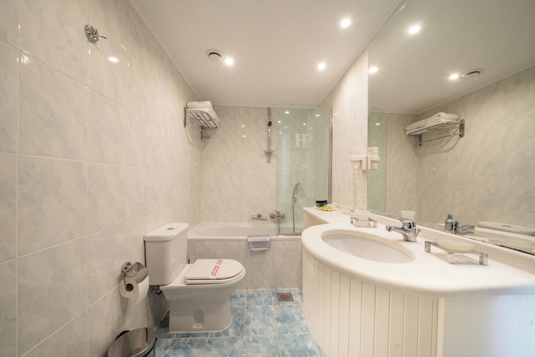 Bathroom 4, Paliria Hotel, Central Greece