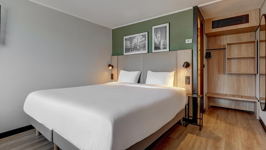 Bedroom 4, Campanile NATURE - Epône, Yvelines