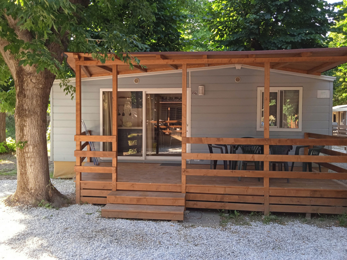 Outdoor dining 2, Campsite Chalet Near Cinque Terre Near sea, La Spezia