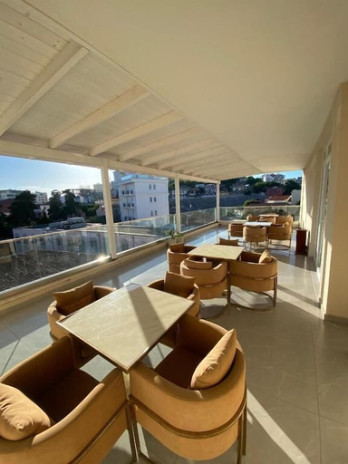 Food & Drinks 4, Vila Brais, Durrësit