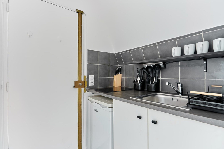 Private kitchen 2, Charming 1 Bedroom Flat Heart of Marais, Paris