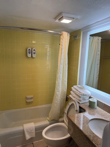 Bathroom 4, Belmont Inn And Suites, Virginia Beach
