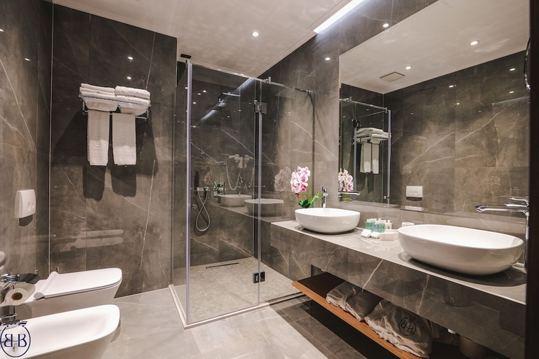 Bathroom 3, Hotel Butrinti, Sarandës