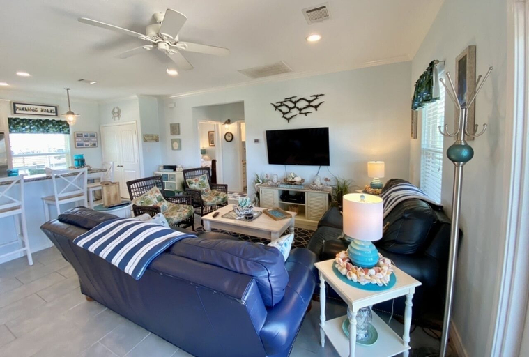 Living area, Paradise Palms 4 Bedroom Home by RedAwning, Galveston
