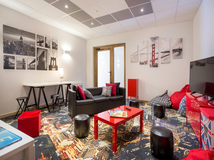 Living room 2, Apartment in Beaufort With Spa & Heated Pool, Savoie